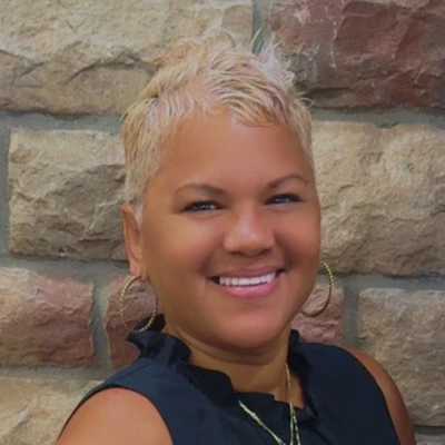 A headshot photo of Lisette, a patient care specialist